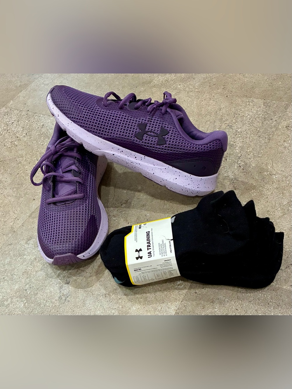 Womens UNDER ARMOUR Surge Athletic Shoes & Socks, sz 10….worn 1X